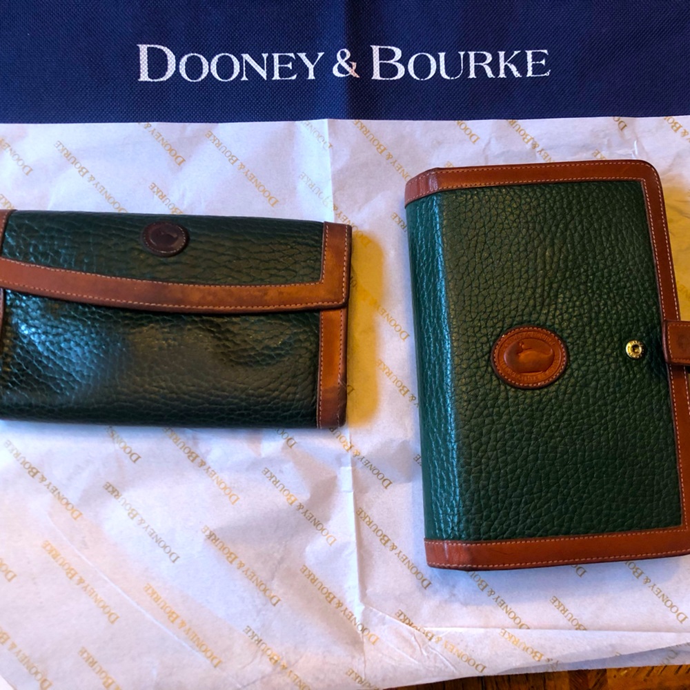 Dooney Bourke Green / brown/tan Leather Planner/Agenda Cover and matching wallet